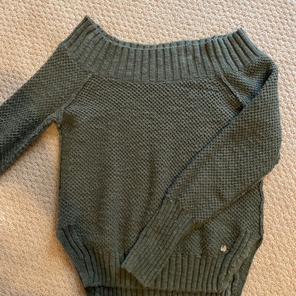 green hollister sweater